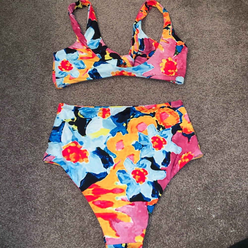 Bathing suit set - Picture 2 of 2